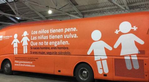 Cifuentes traslada el caso del autobús de Hazte Oír a la Abogacía general Cifuentes traslada el caso del autobús de Hazte Oír a la Abogacía general