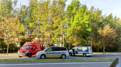 La policía en el lugar del atropello mortal en la calle Sadar. La policía en el lugar del atropello mortal en la calle Sadar.