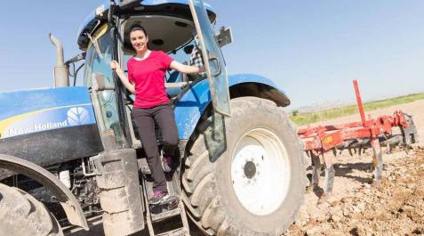 María José Arrondo: “Giraban la cabeza cuando empecé a llevar el tractor” María José Arrondo: “Giraban la cabeza cuando empecé a llevar el tractor”