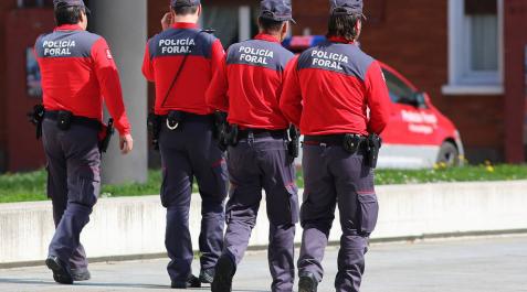 El Gobierno plantea aumentar los 1.060 policías forales a 1.200 o 2.000 en tres años El Gobierno plantea aumentar los 1.060 policías forales a 1.200 o 2.000 en tres años
