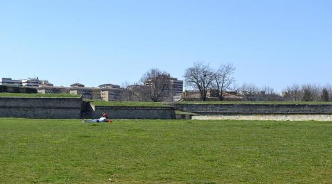 El sol bañó Pamplona este domingo_9 Para este lunes en Navarra se esperan temperaturas máximas de hasta 20 grados.
