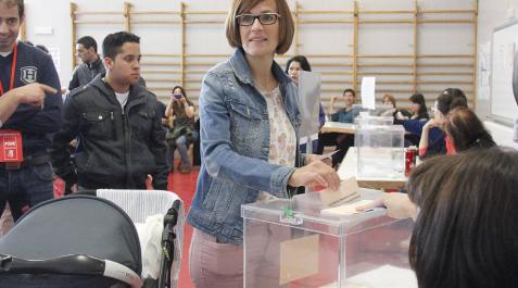Maria Chivite, candidata del PSN , vota en el colegio Público de Sarriguren Maria Chivite, candidata del PSN , vota en el colegio Público de Sarriguren