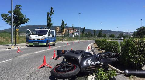 Un motorista fallece al salirse de la vía en Landaben Un motorista fallece al salirse de la vía en Landaben