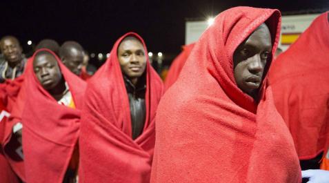 RESCATADA LA PATERA BUSCADA EN ALBORÁN CON TREINTENA DE INMIGRANTES A BORDO RESCATADA LA PATERA BUSCADA EN ALBORÁN CON TREINTENA DE INMIGRANTES A BORDO