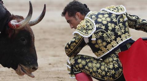 Padilla, El Fandi y Escribano no consiguen destacar en una mala corrida Padilla, El Fandi y Escribano no consiguen destacar en una mala corrida