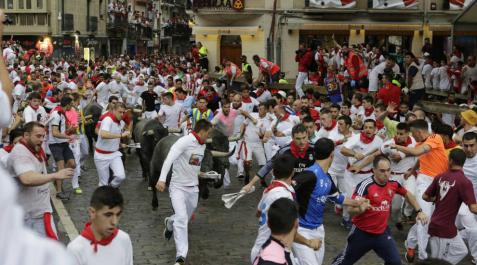 Segundo encierro de San Fermín 2017 Imágenes de la carrera el 8 de julio.