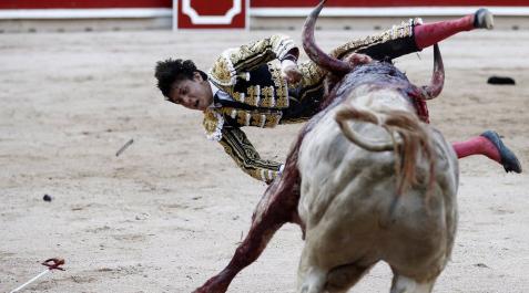 Roca Rey, operado de una cornada de pronóstico reservado en el muslo izquierdo Roca Rey, operado de una cornada de pronóstico reservado en el muslo izquierdo