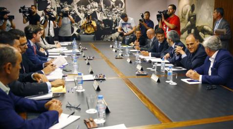 El Consejo Superior de Deportes suspende a Villar por un año El Consejo Superior de Deportes suspende a Villar por un año