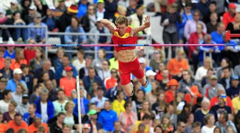 El navarro Adrián Vallés, durante la final de pértiga del Europeo el pasado viernes. El navarro Adrián Vallés, durante la final de pértiga del Europeo el pasado viernes.