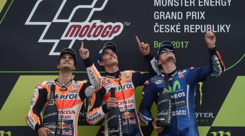 Márquez, Pedrosa y Viñales homenajean a Ángel Nieto con un triplete en MotoGP Márquez, Pedrosa y Viñales homenajean a Ángel Nieto con un triplete en MotoGP