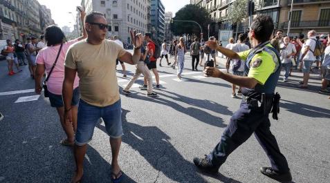Atropello masivo en Barcelona atropello masivo por una furgoneta en las Ramblas de Barcelona