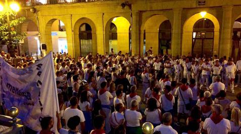 Tafalla guarda un minuto de silencio en fiestas por el atentado Tafalla guarda un minuto de silencio en fiestas por el atentado