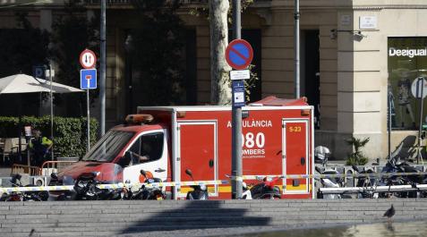 Atropello masivo en Barcelona atropello masivo por una furgoneta en las Ramblas de Barcelona