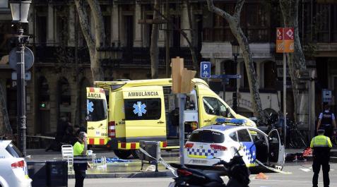 Atropello masivo en Barcelona atropello masivo por una furgoneta en las Ramblas de Barcelona