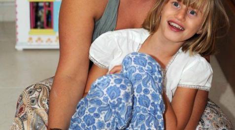 La niña que vino del frío y habla mediante signos La niña que vino del frío y habla mediante signos