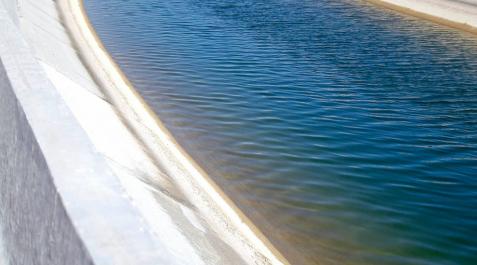 Canal de Navarra, a su paso por la Zona Media. Canal de Navarra, a su paso por la Zona Media.