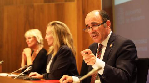 El vicepresidente Ayerdi destaca el consenso alcanzado con la Estrategia de Especialización Inteligente como “hoja de ruta” del desarrollo económico de Navarra El vicepresidente Ayerdi destaca el consenso alcanzado con la Estrategia de Especialización Inteligente como “hoja de ruta” del desarrollo económico de Navarra