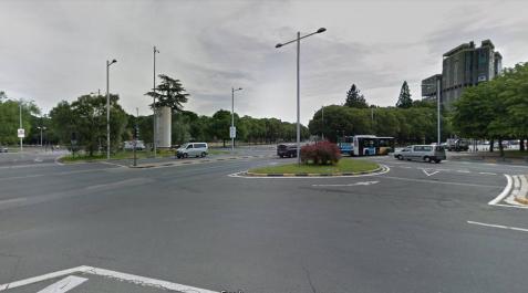 Un conductor huye tras un accidente con un ciclista herido en Pamplona Un conductor huye tras un accidente con un ciclista herido en Pamplona
