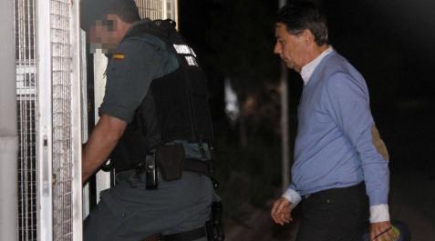 Ignacio González pasa su primera noche detenido tras el registro de su despacho Ignacio González pasa su primera noche detenido tras el registro de su despacho