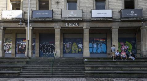 Alertan de “insalubridad” en la plaza de los Burgos de Pamplona Alertan de “insalubridad” en la plaza de los Burgos de Pamplona