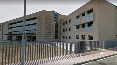 Absuelto de querer tirar a su hijo por la ventana porque quizás sólo iba a abrazarlo Absuelto de querer tirar a su hijo por la ventana porque quizás sólo iba a abrazarlo