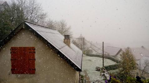 La nieve ha vuelto a Navarra este miércoles y la cota bajará hasta 900 metros La nieve ha vuelto a Navarra este miércoles y la cota bajará hasta 900 metros