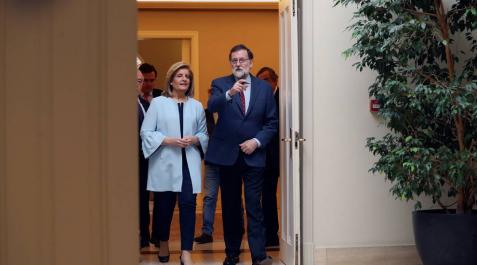 Rajoy firma con los agentes sociales subir el SMI hasta los 850 euros en 2020 Rajoy firma con los agentes sociales subir el SMI hasta los 850 euros en 2020