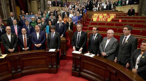 Un Parlament semivacío declara la independencia de Cataluña Un Parlament semivacío declara la independencia de Cataluña
