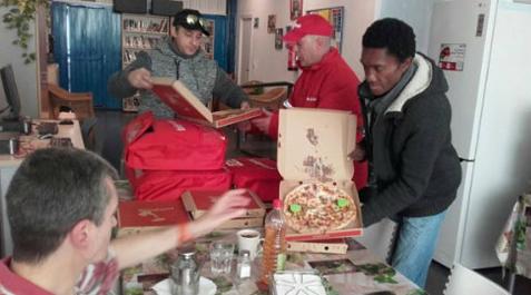 Un reto solidario de Twitter que recaudó más de 1.000 pizzas gratis para los 'sintecho' Un reto solidario de Twitter que recaudó más de 1.000 pizzas gratis para los 'sintecho'