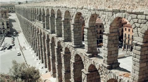 El Acueducto de Segovia está en estado crítico por las vibraciones El Acueducto de Segovia está en estado crítico por las vibraciones