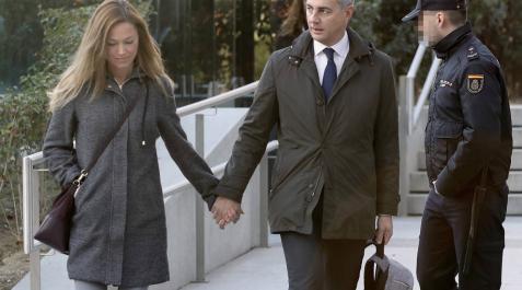Costa responsabiliza a Camps de financiar al PP valenciano con dinero negro Costa responsabiliza a Camps de financiar al PP valenciano con dinero negro
