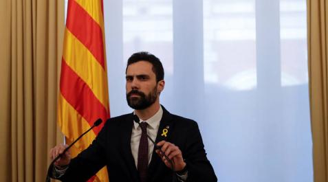 Torrent aplaza el pleno de investidura pero mantendrá la candidatura de Puigdemont Torrent aplaza el pleno de investidura pero mantendrá la candidatura de Puigdemont