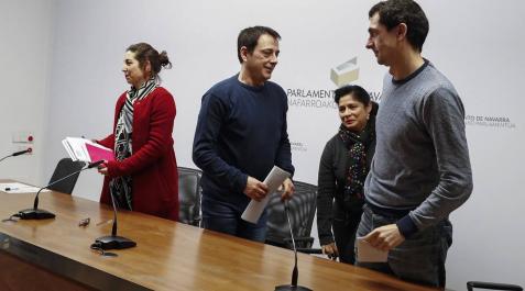 El Parlamento prevé aclarar hoy quién es el portavoz de Podemos El Parlamento prevé aclarar hoy quién es el portavoz de Podemos