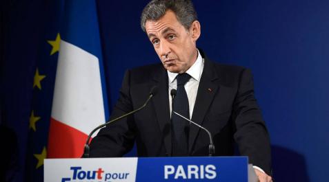 Nicolas Sarkozy reconoce su derrota y anuncia que apoyará a François Fillon Nicolas Sarkozy reconoce su derrota y anuncia que apoyará a François Fillon