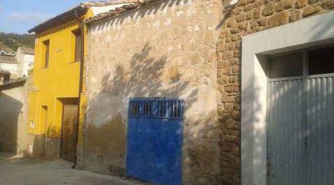 Hacienda subasta trece inmuebles en Navarra y un garaje con trastero en Jaca