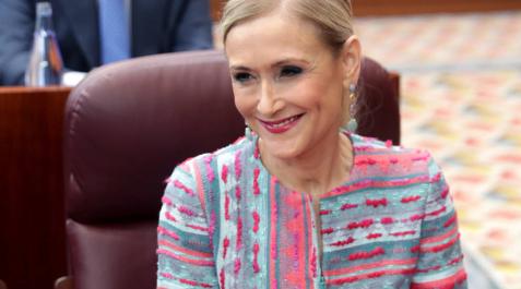 Aplauso cerrado del grupo Popular a Cifuentes a su llegada al Pleno del máster Aplauso cerrado del grupo Popular a Cifuentes a su llegada al Pleno del máster