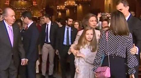 La reina Letizia y doña Sofía protagonizan un momento de tensión por una  foto