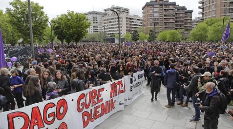Una marea de indignación contra la sentencia de 'La Manada' recorre Pamplona Una marea de indignación contra la sentencia de 'La Manada' recorre Pamplona