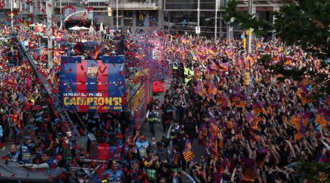 Iniesta, gran protagonista de la celebración del doblete Iniesta, gran protagonista de la celebración del doblete