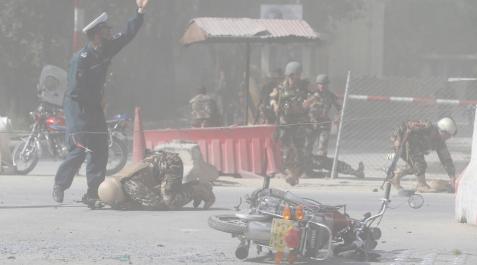 Un doble atentado causa 29 muertos en Kabul Un doble atentado causa 29 muertos en Kabul
