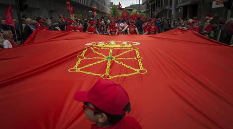 Manifestación en defensa de la bandera de Navarra - DN (III) Participantes en la concentración del sábado 3 de junio en Pamplona.