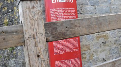El recorrido del encierro comienza a tener vallado_7 Comienzo de la instalación del vallado del encierro este lunes.