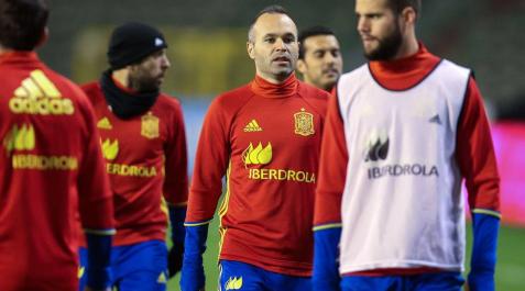 Iniesta, durante el entrenamiento en Bruselas. Iniesta, durante el entrenamiento en Bruselas.