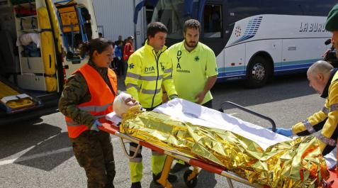 Autobuses escolares seguros: un simulacro para aprender a actuar en caso de incendio Autobuses escolares seguros: un simulacro para aprender a actuar en caso de incendio