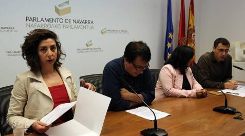 Los críticos se acogen al reglamento para eliminar a Podemos del Parlamento Los críticos se acogen al reglamento para eliminar a Podemos del Parlamento