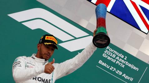 Hamilton gana en Bakú tras un pinchazo de Bottas Hamilton gana en Bakú tras un pinchazo de Bottas