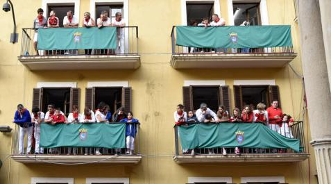 Familias de ADANO han visto el Encierro desde los balcones de Casa Seminario Familias de ADANO han visto el Encierro desde los balcones de Casa Seminario