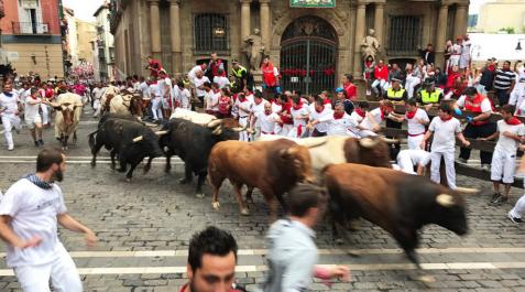 Peligroso séptimo encierro con unos Núñez del Cuvillo que se resistieron a entrar en chiqueros