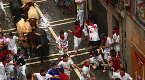 Fotos del segundo encierro de San Fermín 2018.EFE Imágenes del segundo encierro de los Sanfermines 2018, protagonizado por toros de José Escolar