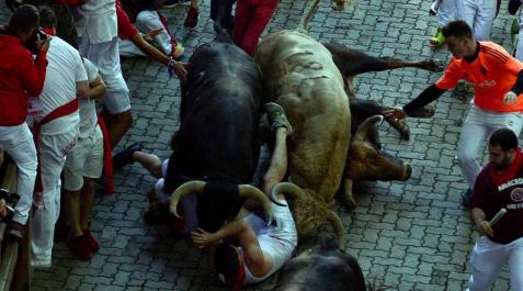 Cruz Roja y DYA atienden a 70 personas tras el quinto encierro Cruz Roja y DYA atienden a 70 personas tras el quinto encierro